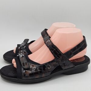 1803 Leather Sandals Size 39 ( 8 - 8.5 ) With A 1.25" Heel